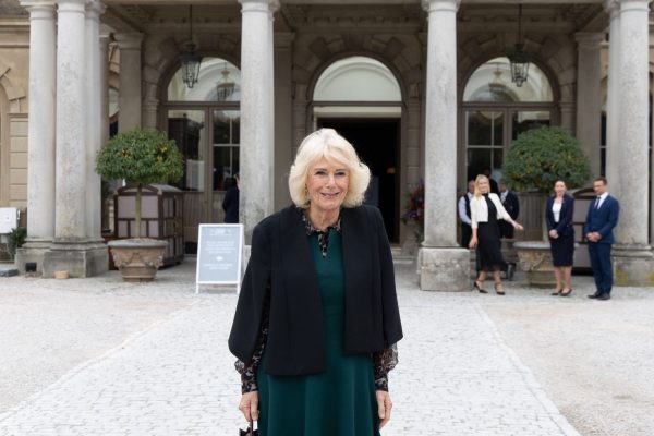 1 The Queen at Cliveden Literary Festival 2025 (c) Cliveden Literary Festival